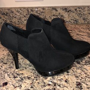 Black bootie Size 9